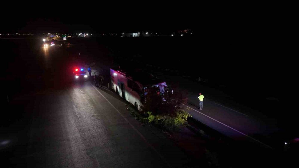 Yolcu otobüsü kaza yaptı: Ölü ve yaralılar var!