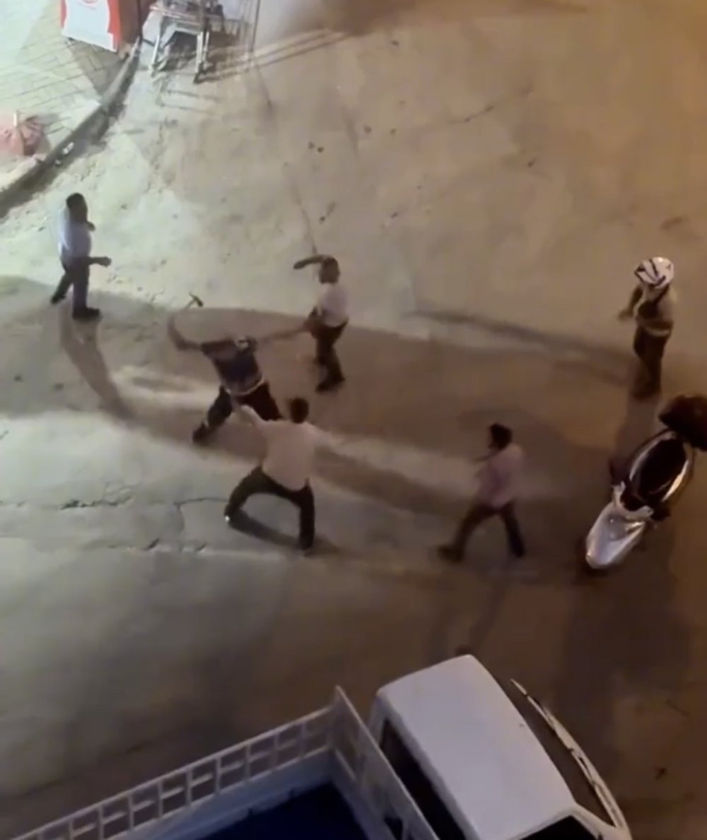 Kavga ettiği şahsa nacak ile saldırdı