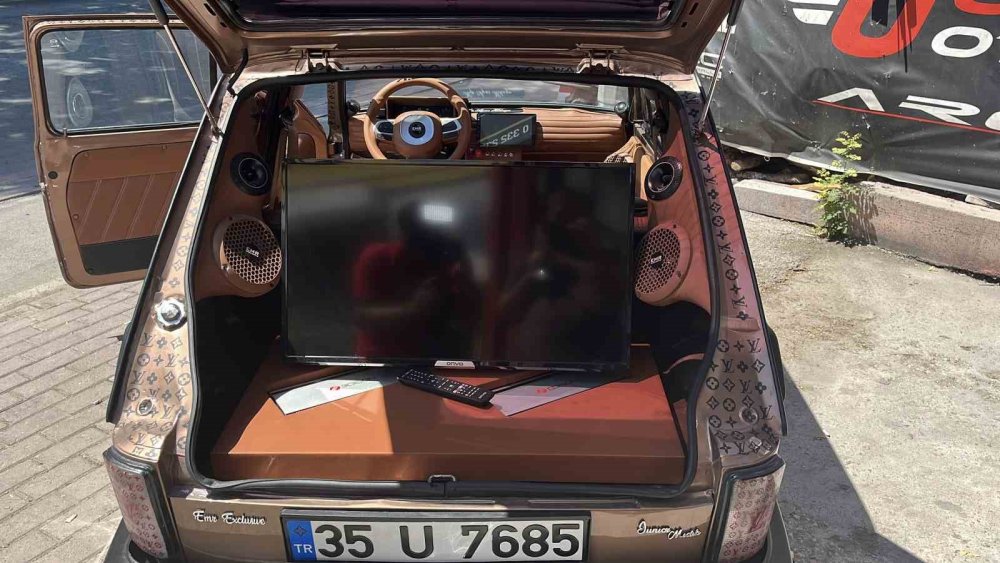 Konyalı sanayici Recep İvedik’in meşhur arabasını baştan aşağı değiştirdi