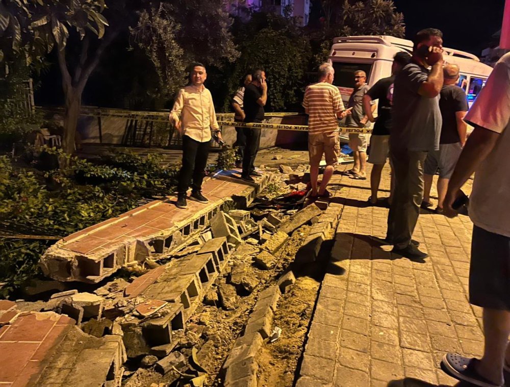 Aydın’da otomobil ile yolcu minibüsü çarpıştı: 11 yaralı