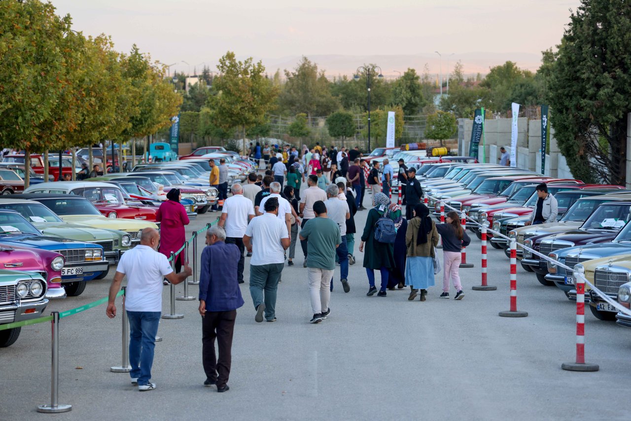 konya-klasik-otomobil-sergisi-5.jpg