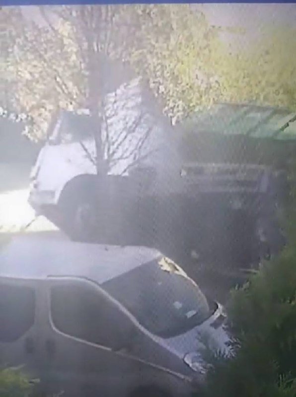 Demir yüklü kamyon devrildi