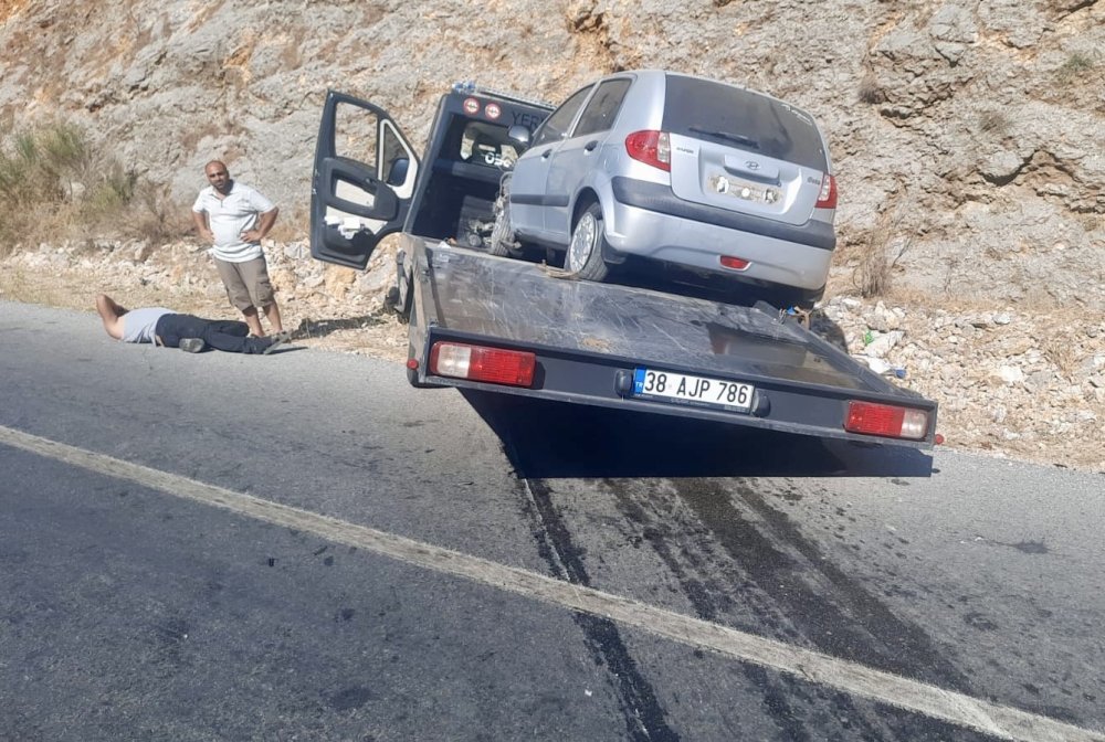 Otomobil çekici ile çarpıştı: 5 yaralı