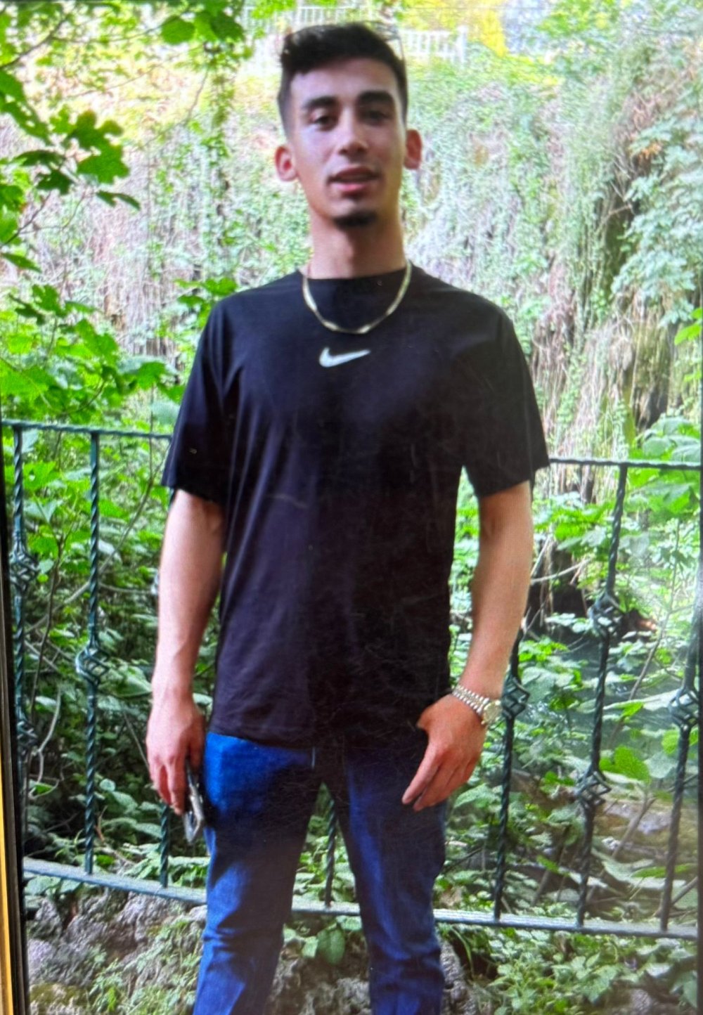 Parkta bıçaklanmıştı, 21 günlük yaşam savaşını kaybetti