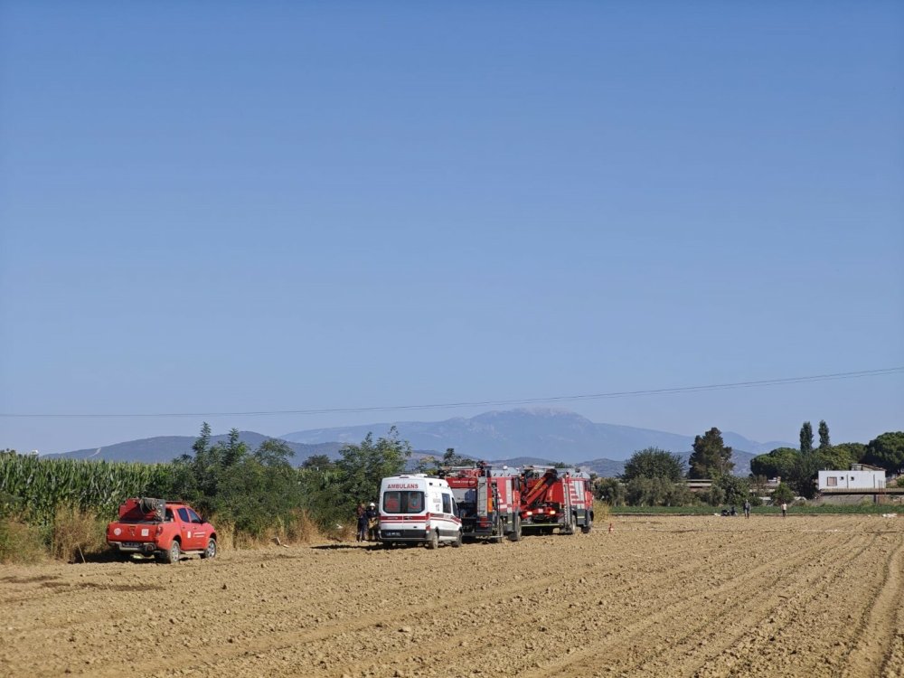 İzmir'de eğitim uçağı düştü