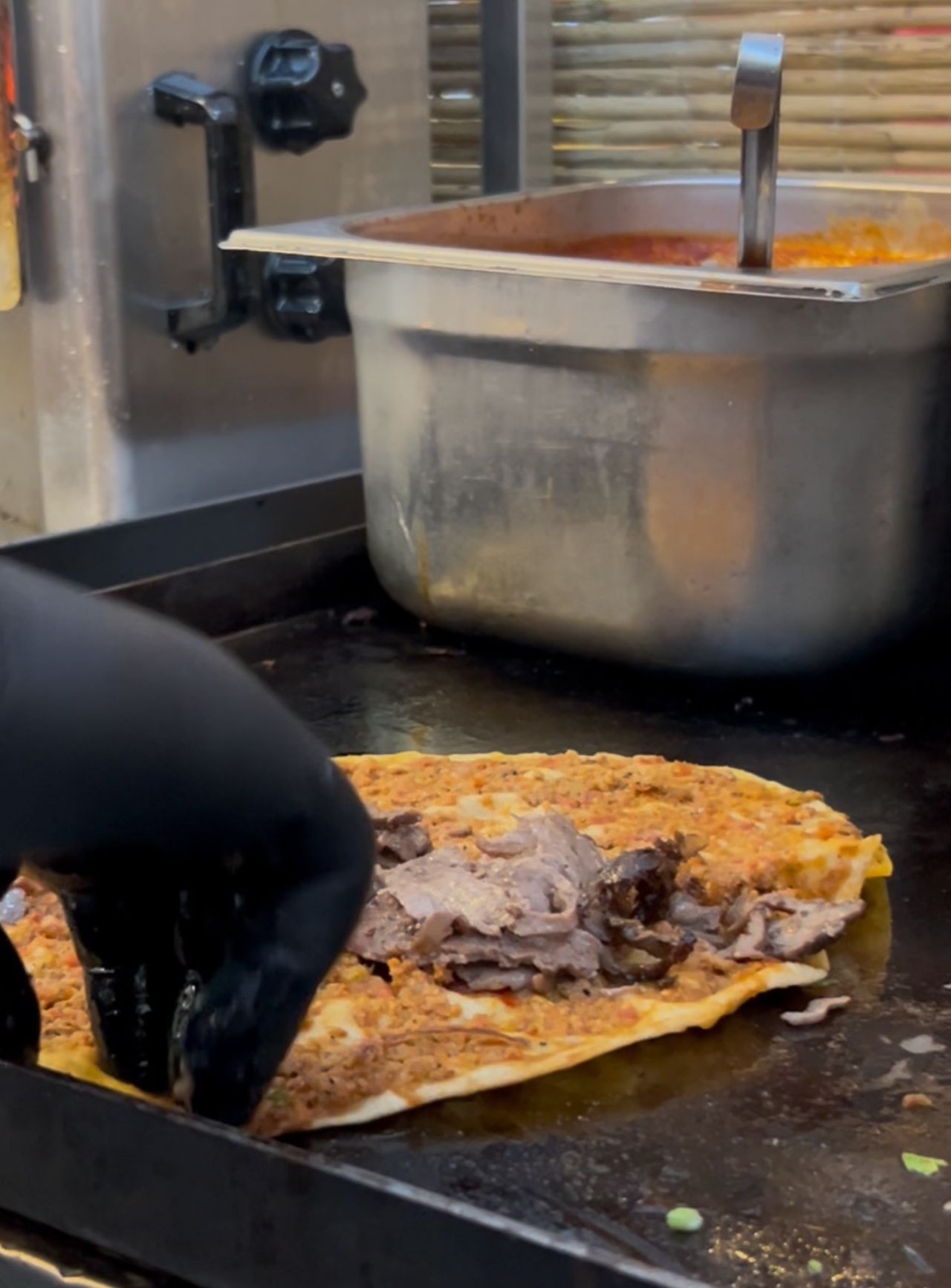 konyada-bunu-da-yaptilar-lahmacun-arasi-doner-bakin-kac-lira-5.jpg