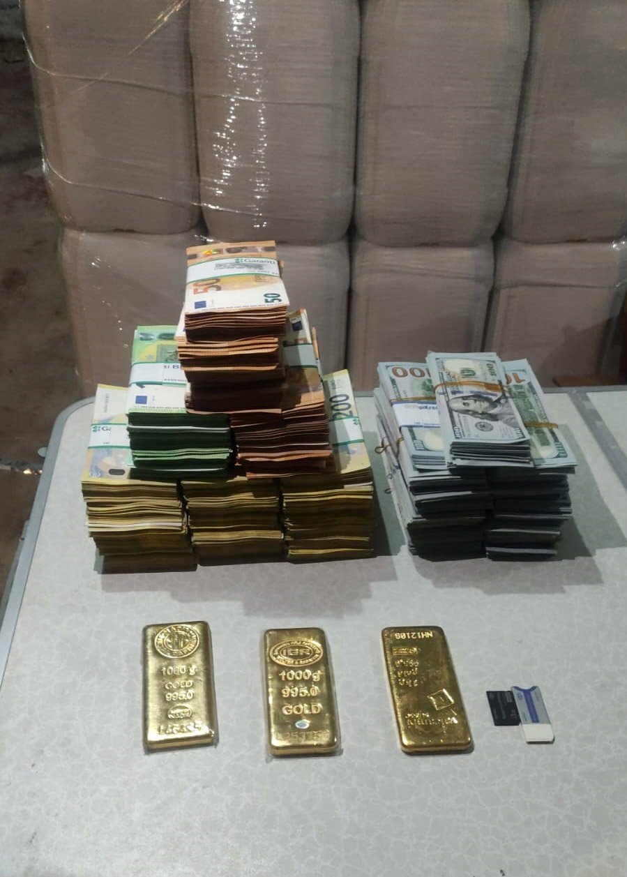 Belediyeye yolsuzluk soruşturması... Depoda külçe altın, avro ve dolar bulundu