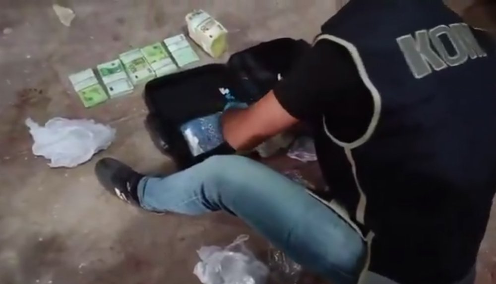 Belediyeye yolsuzluk soruşturması... Depoda külçe altın, avro ve dolar bulundu