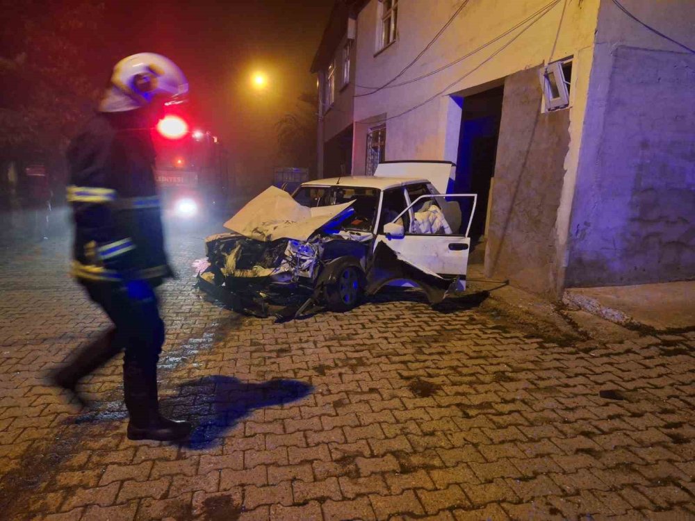 Kaza sonrası hurdaya dönen Tofaş, 1 kişiye mezar oldu