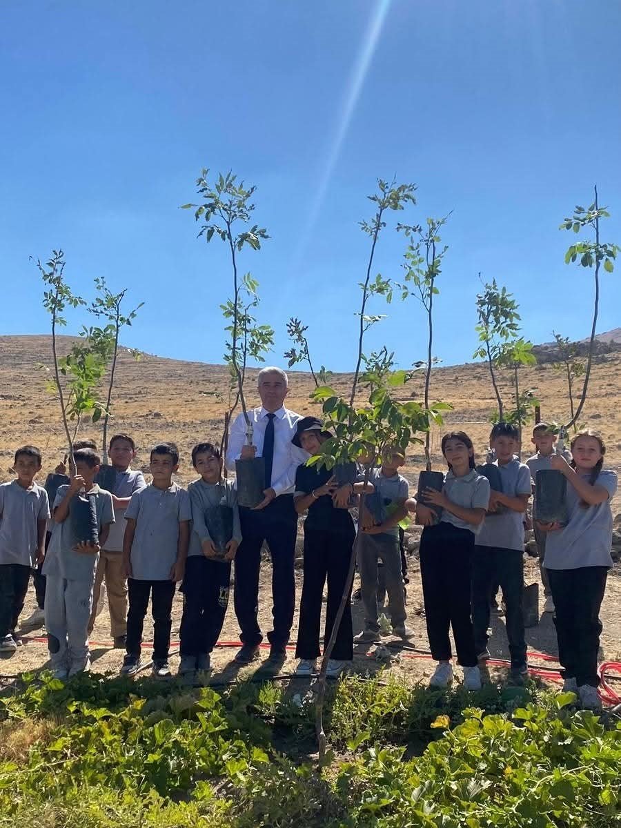 Karapınar’da "100 Öğrenci 100 Fidan" etkinliği