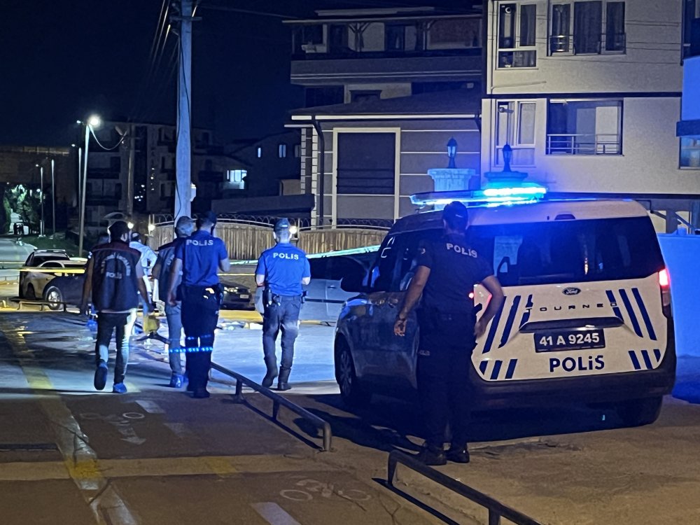 Takıntılı kişinin öldürdüğü abla-kardeş toprağa verildi