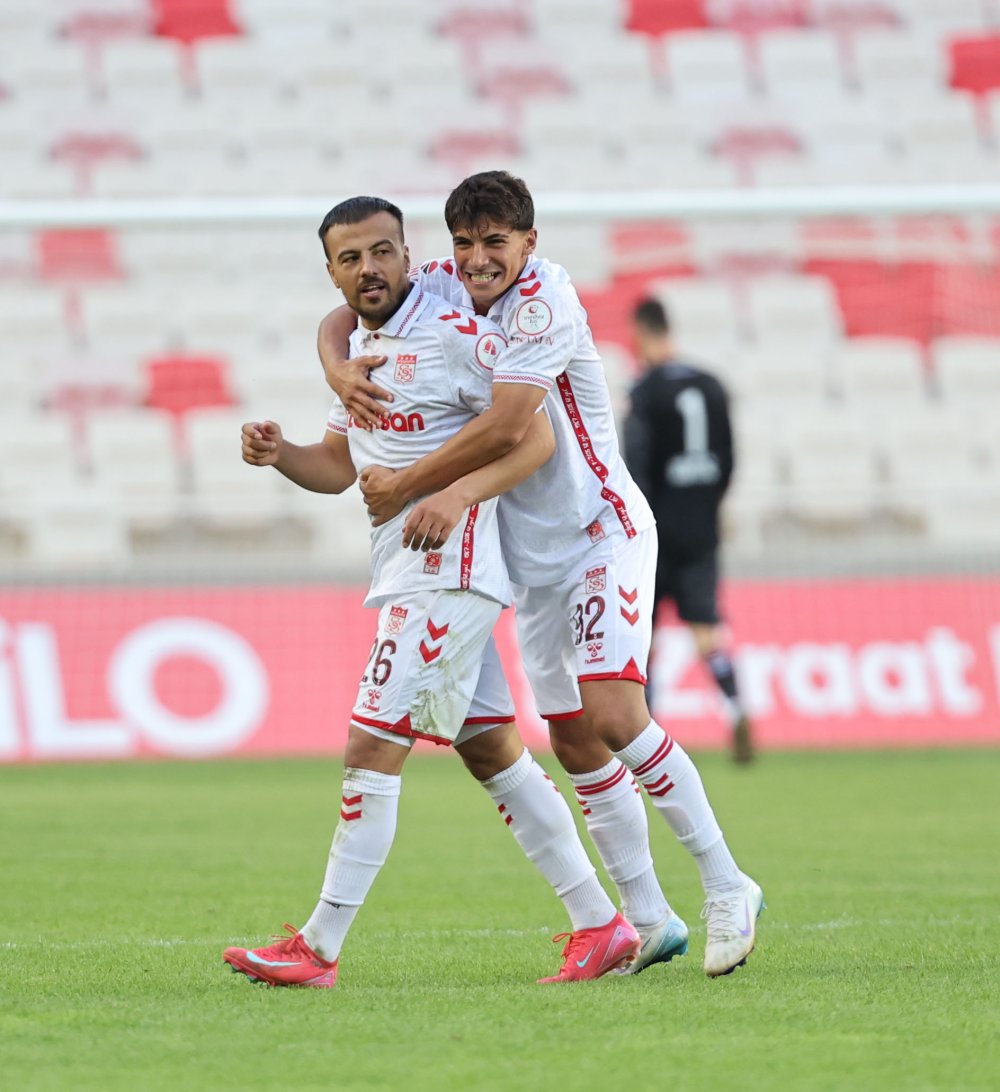 Sivasspor, Şiran Yıldız Spor'u 2-1 mağlup ederek bir üst tura yükseldi