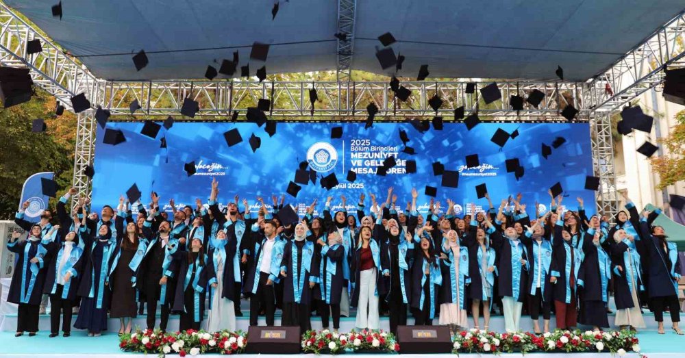 NEÜ'de "Bölüm birincileri mezuniyet ve geleceğe mesaj töreni" coşkusu