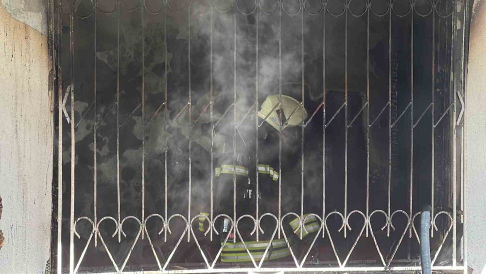 Konya merkezde 4 katlı bina yangın!