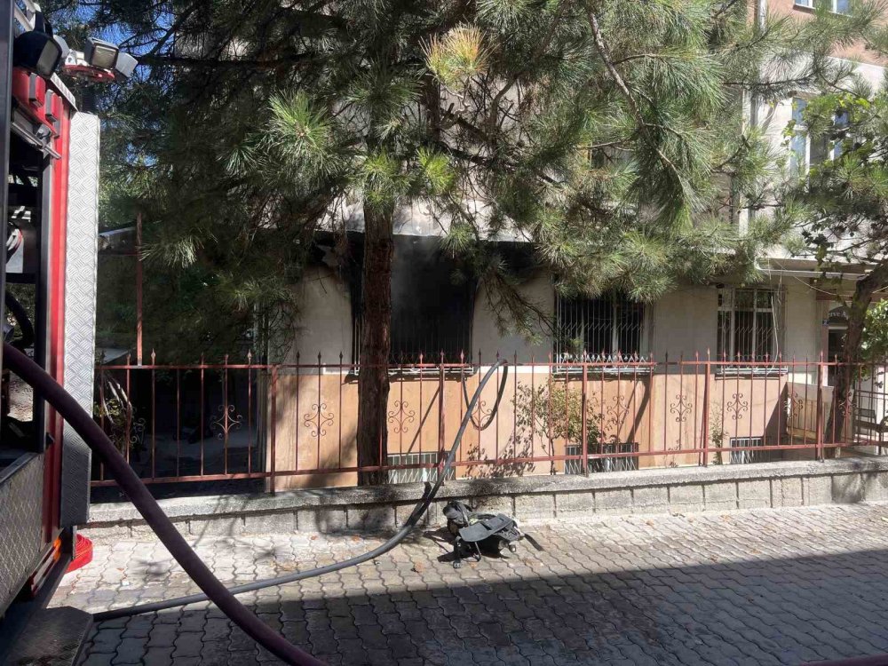 Konya merkezde 4 katlı bina yangın!