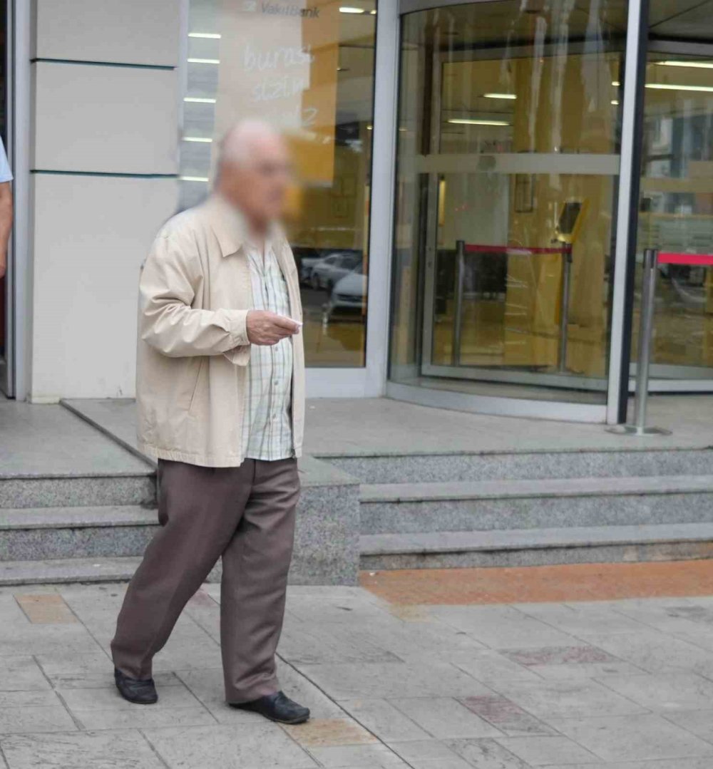 Yaşlı adam dolandırıcılarının tuzağına düştü, 170 bin TL’sinden oldu