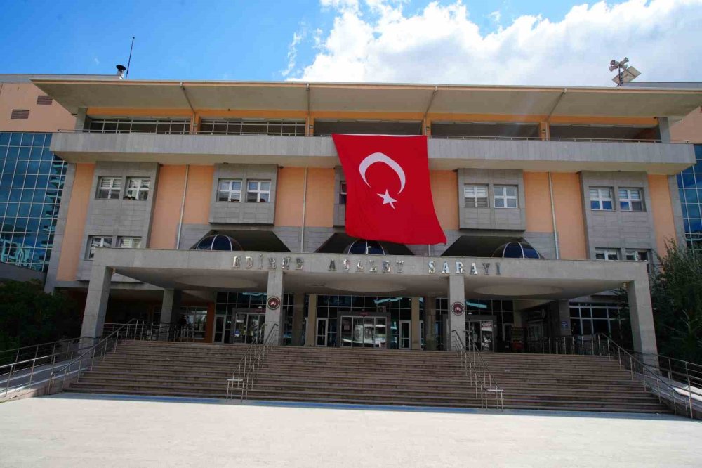 Şehit ailesini dolandıran 11 şüpheliden 10 hakkında karar