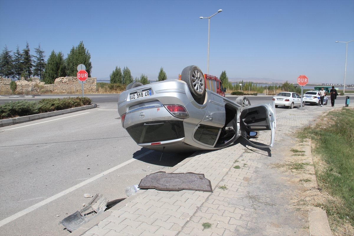 beysehirde-otomobil-devrildi-surucu-yaralandi.jpg
