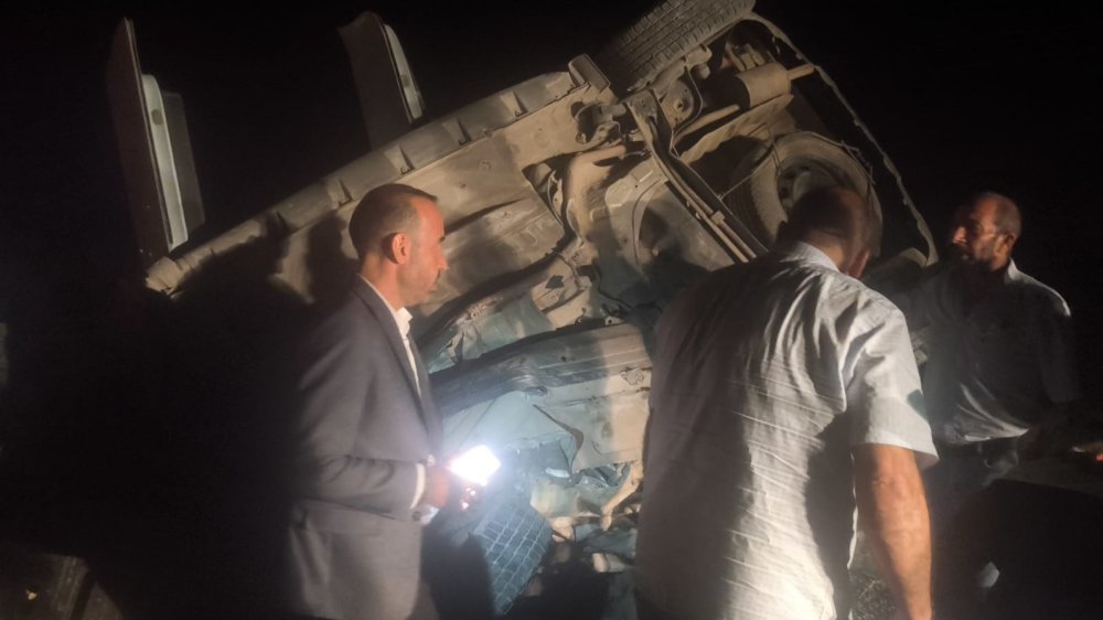 Hafif ticari araçlar çarpıştı: 1 ölü, 5 yaralı