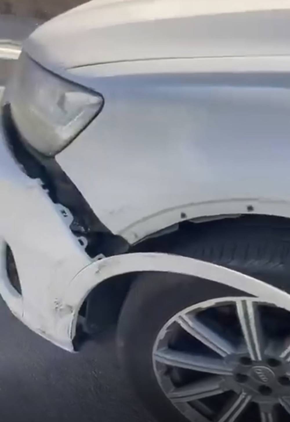 Tartıştığı sürücünün önünü kesip aracının camını yumrukladı