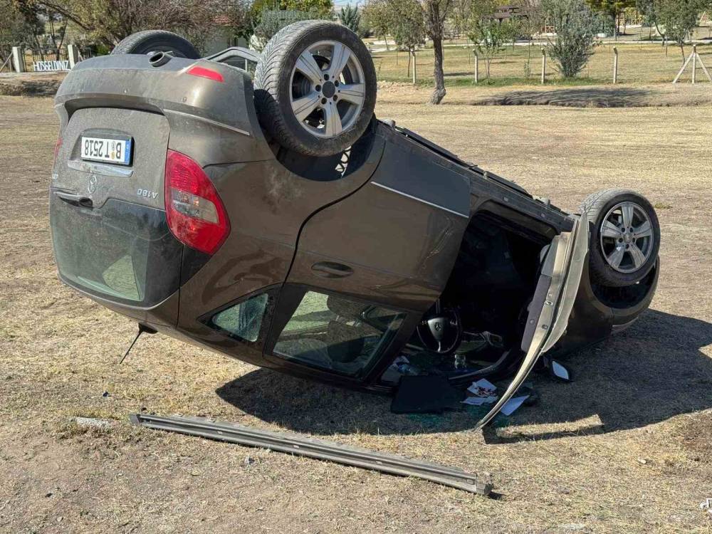Konya’da otomobil şarampole devrildi: 4 yaralı