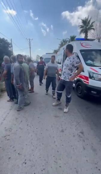 Otomobil, bahçede çalışan işçilere çarptı; 1 ölü, 3 yaralı