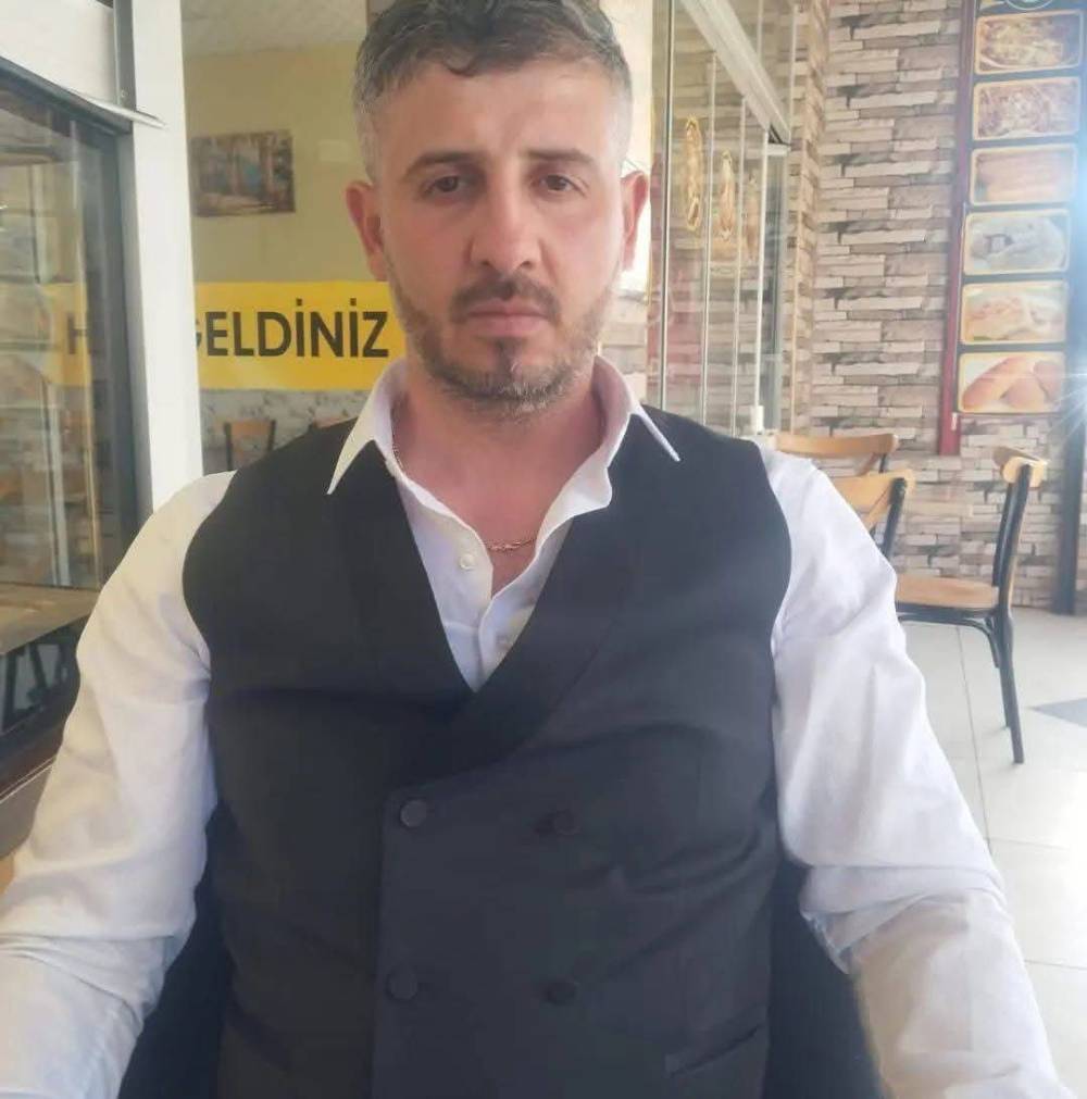 Boğazından bıçak darbesi alan adam hayatını kaybetti