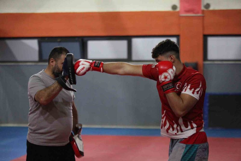 Konyalı şampiyon kick boksçuların hedefi dünya şampiyonluğu