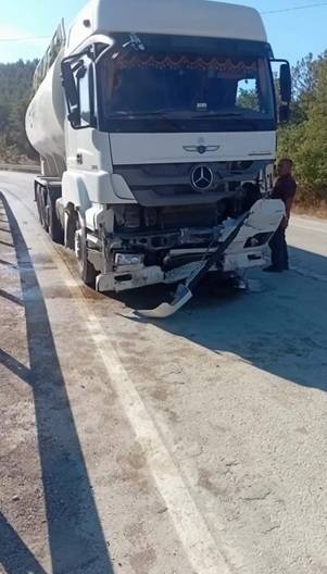 Otomobil ile kamyon çarpıştı; 1 ölü