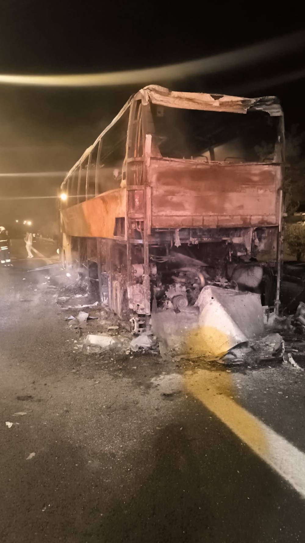 Seyir halindeki yolcu otobüsü yandı