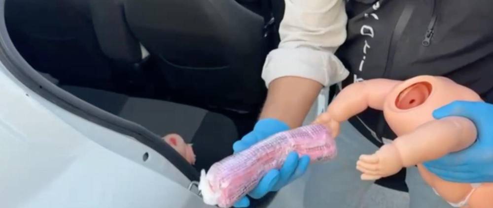 Oyuncak bebek içerisinden uyuşturucu!