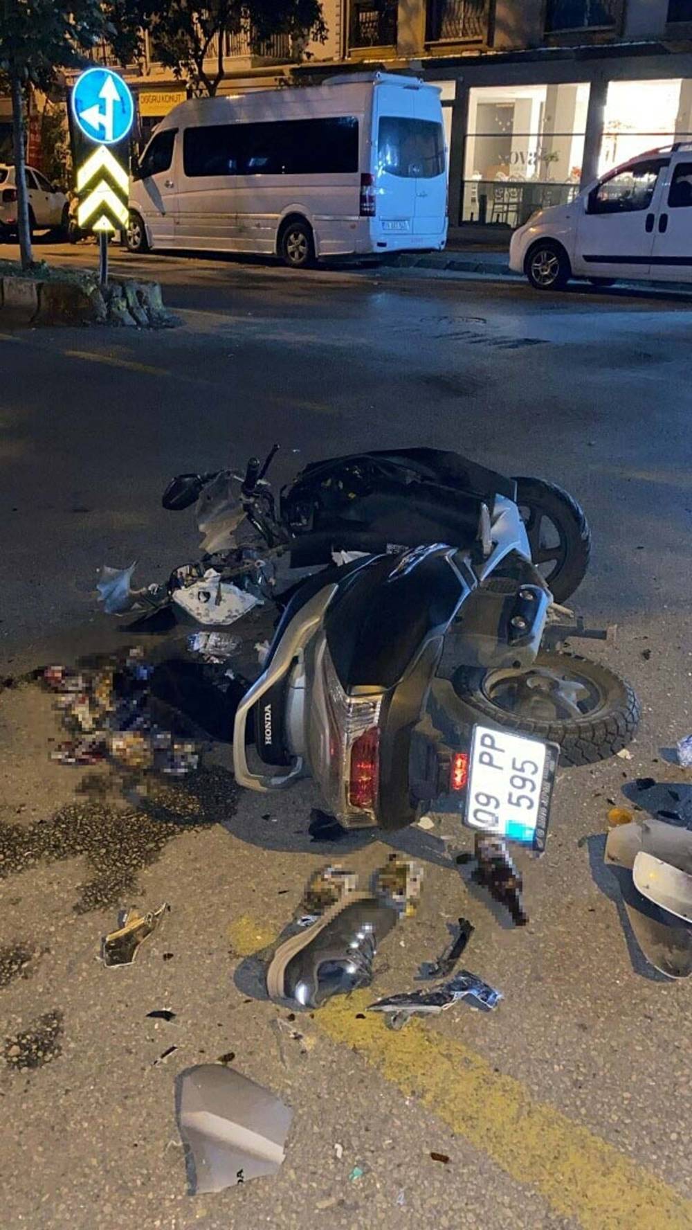 Otomobilin çarptığı motosikletin sürücüsü öldü, eşi yaralandı