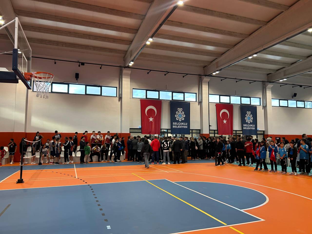 konya-spor-lisesi-ahmet-calik-kapali-spor-salonu-ve-suni-cim-saha-4.jpg
