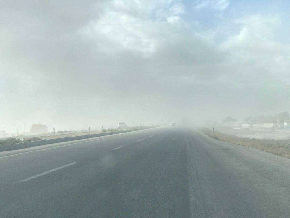 Konya'da kum fırtınası etkili oldu,sürücüler zor anlar yaşadı
