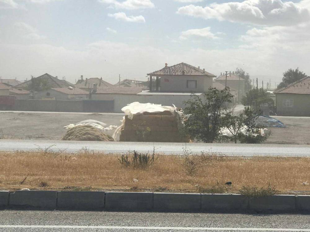 Konya'da kum fırtınası etkili oldu,sürücüler zor anlar yaşadı