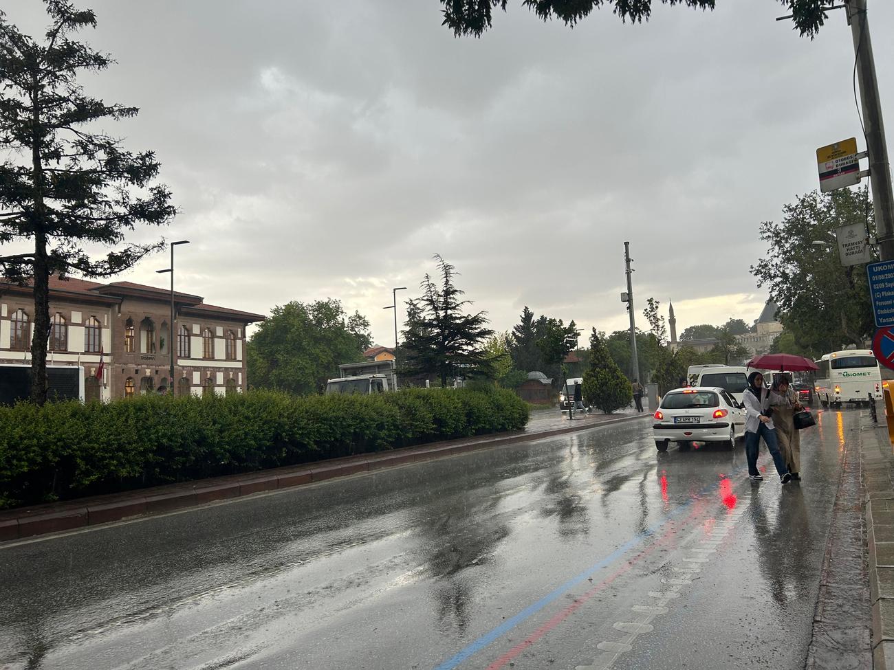 tas-bina-yagmur-1.jpg