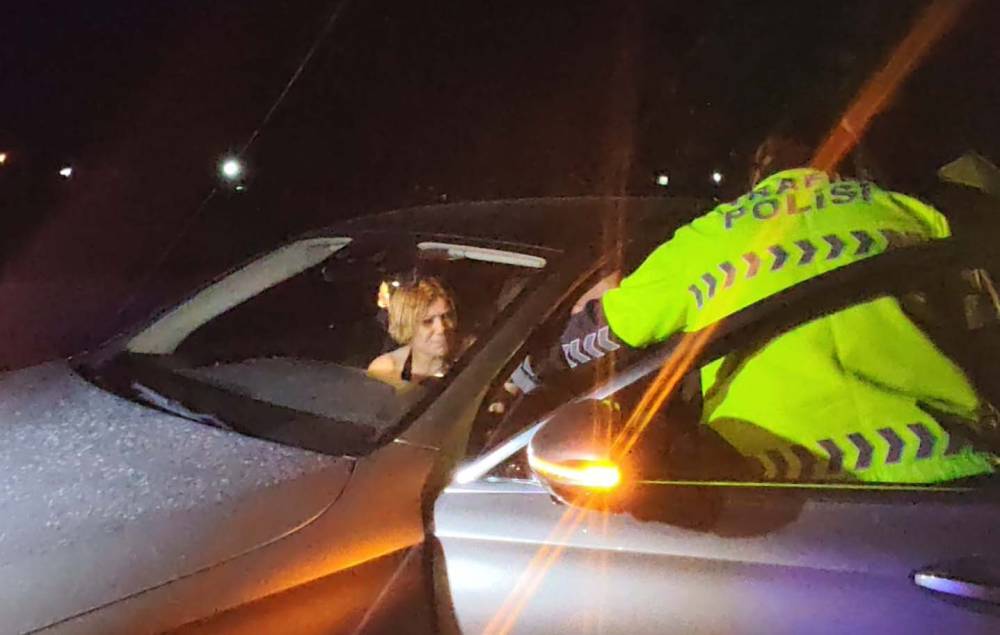 Alkollü sürücü, 'Valiyi arayacağım', yanındaki yolcu ise ‘Babam hakim’ diye polisi tehdit etti
