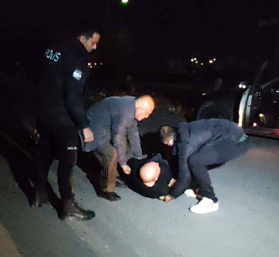 Alkollü sürücü, 'Valiyi arayacağım', yanındaki yolcu ise ‘Babam hakim’ diye polisi tehdit etti