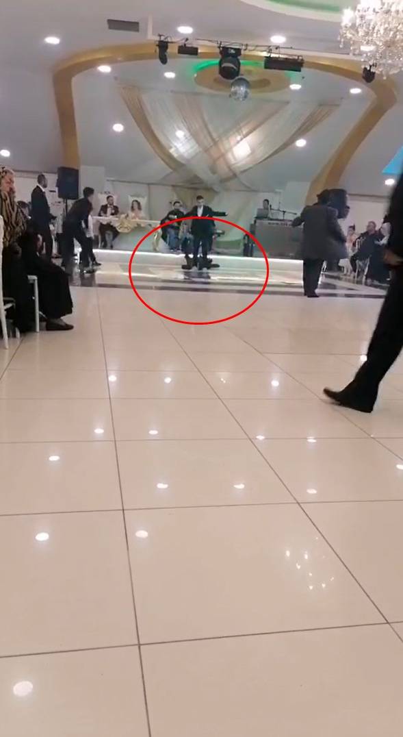 Sahnede kalp krizi geçiren sanatçı hayatını kaybetti