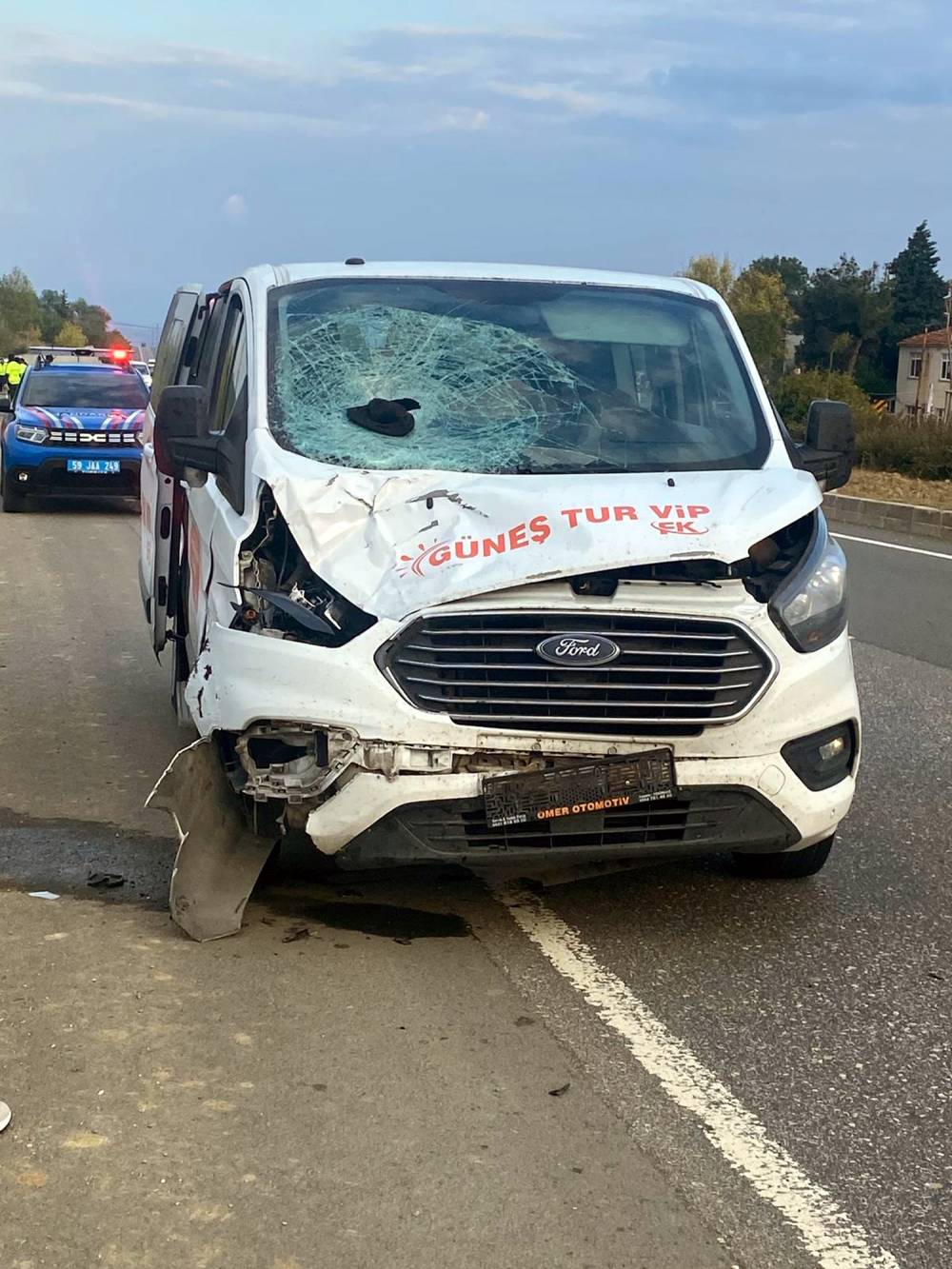 Yol kenarında yürürken minibüsün çarptığı yaya öldü