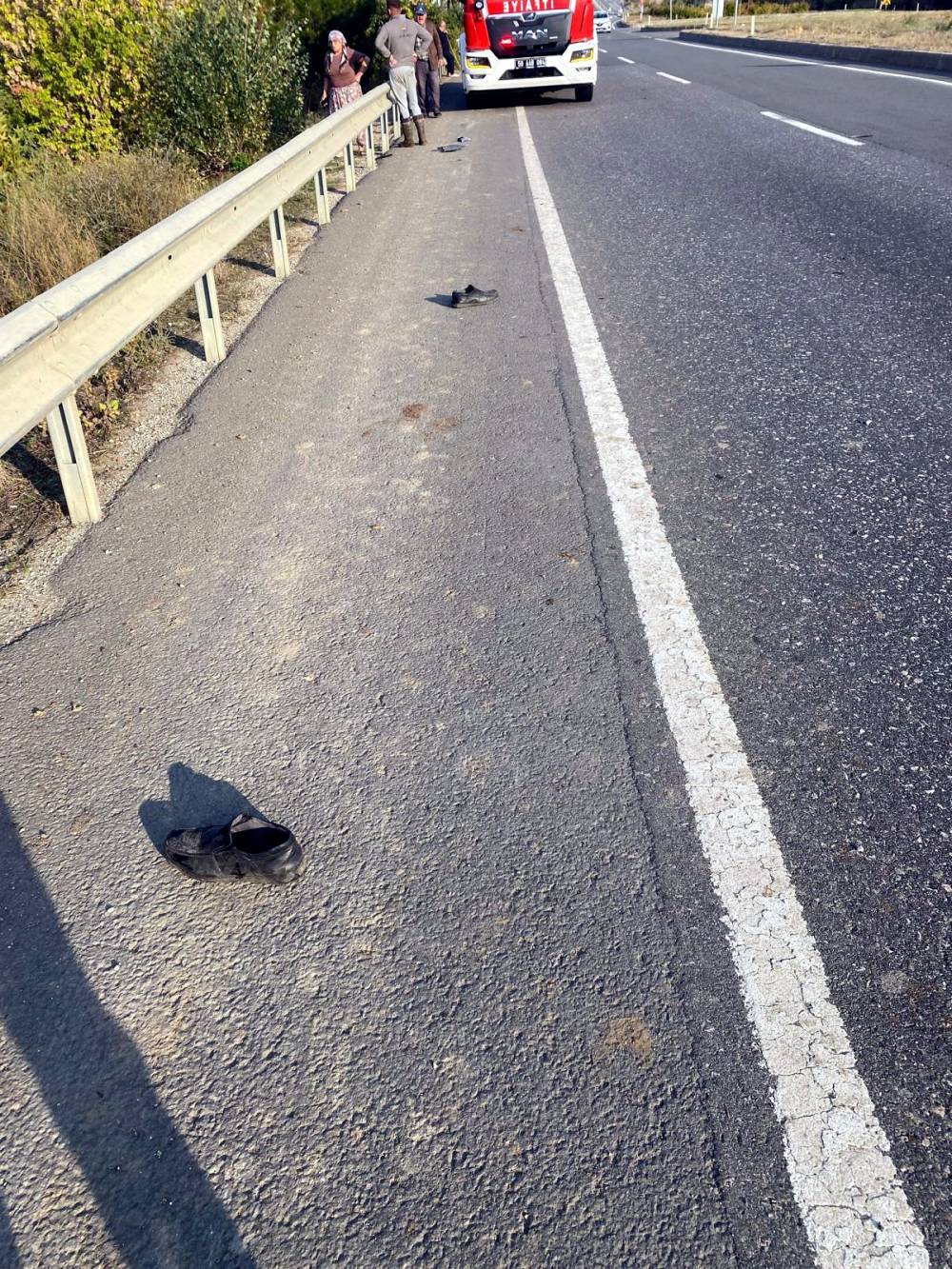 Yol kenarında yürürken minibüsün çarptığı yaya öldü