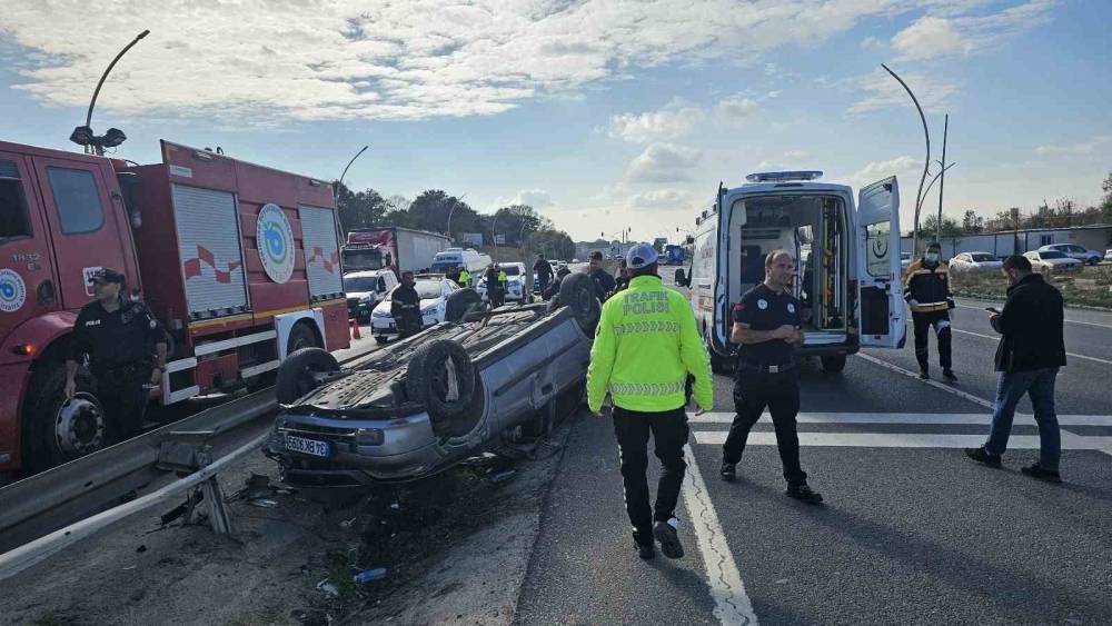 Kontrolden çıkan otomobil takla attı