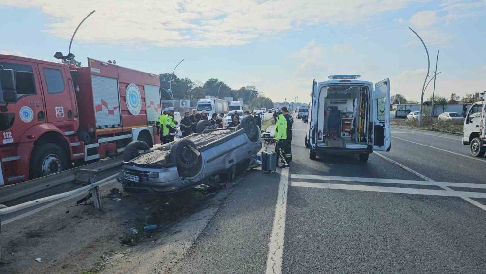 Kontrolden çıkan otomobil takla attı