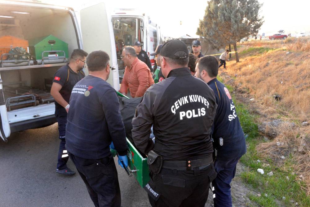 Akaryakıt tankerine çarpan kamyonun sürücüsü öldü