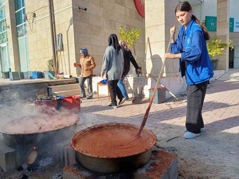 Konya'da gönüllü gençlerden anlamlı çalışma
