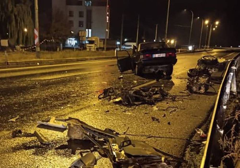 TIR'ın otomobile çarptığı kaza kamerada: 1 ölü, 1 yaralı