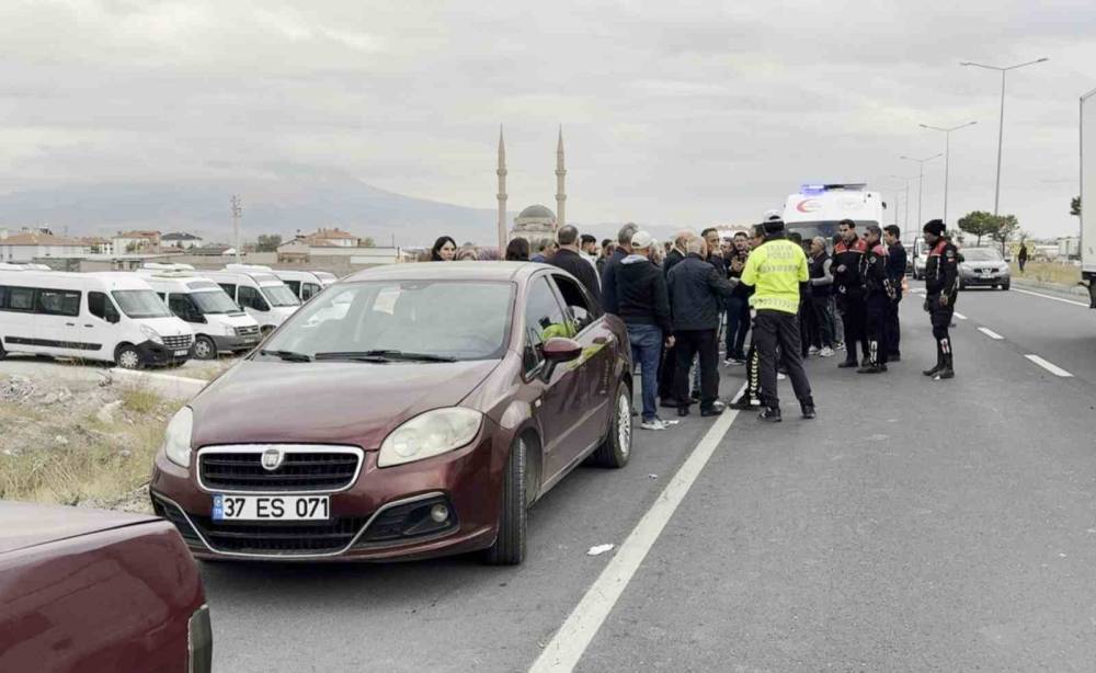 Polis cenazesi sırasında konvoya saldırı