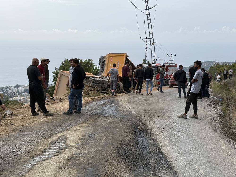 Hafriyat kamyonları çarpıştı: 1 ölü, 1 yaralı