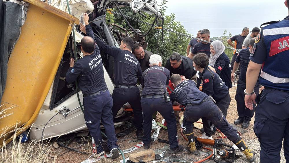 Hafriyat kamyonları çarpıştı: 1 ölü, 1 yaralı