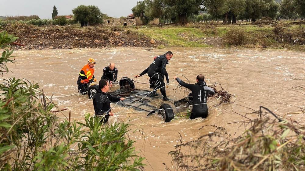 İzmir'de sel felaketi... Sele kapılan kişinin kimliği belirlendi